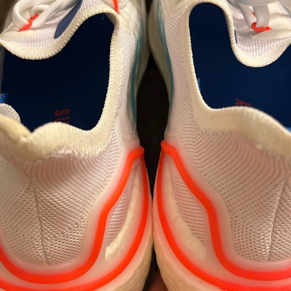 ULTRABOOST Adidas White and Blue Sneakers with Breathable Mesh - Picture 7 of 12